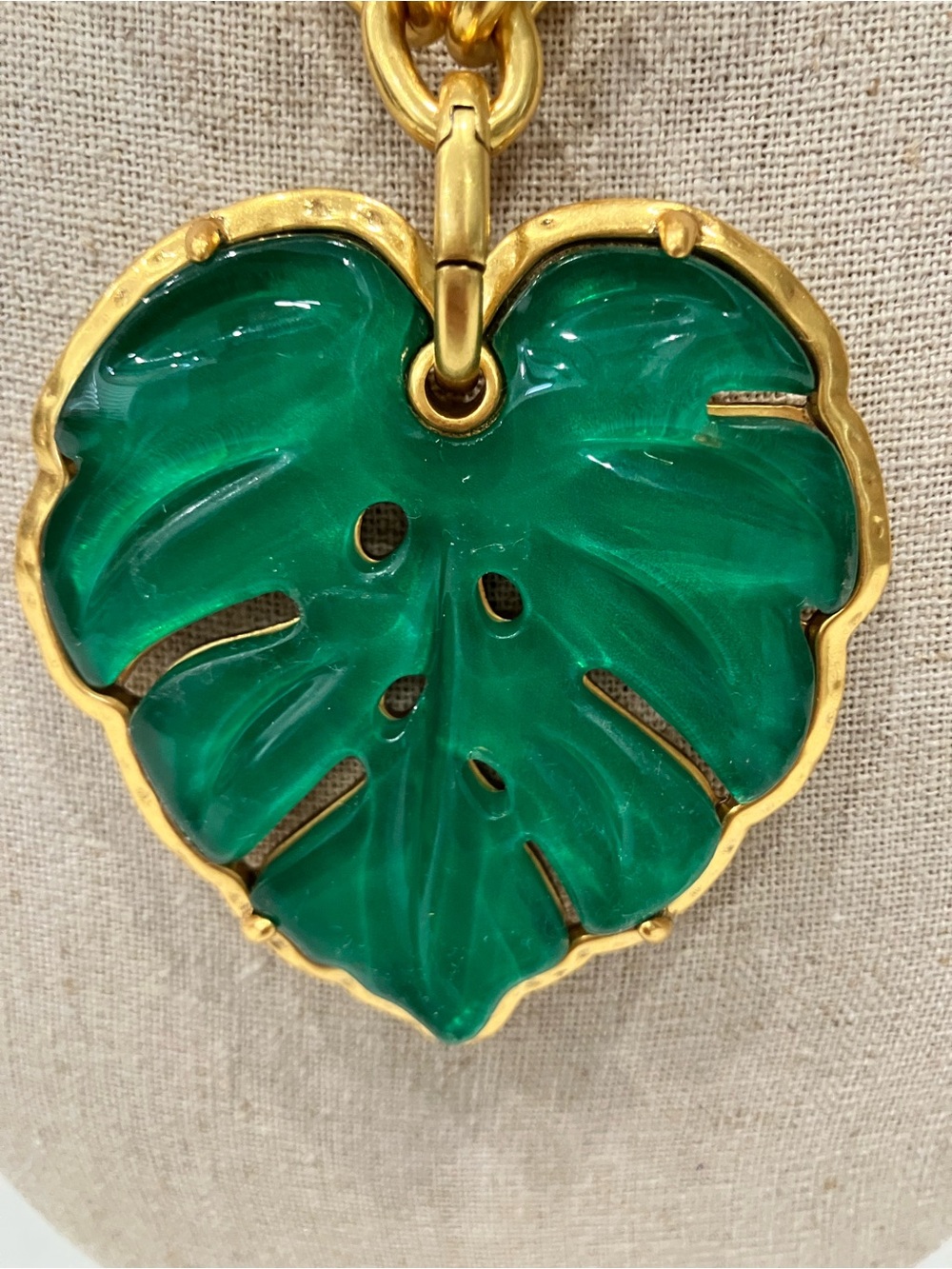 Kendra Scott Kayla Gold Chain Necklace with Green Monstera Leaf Pendant - Picture 3 of 8